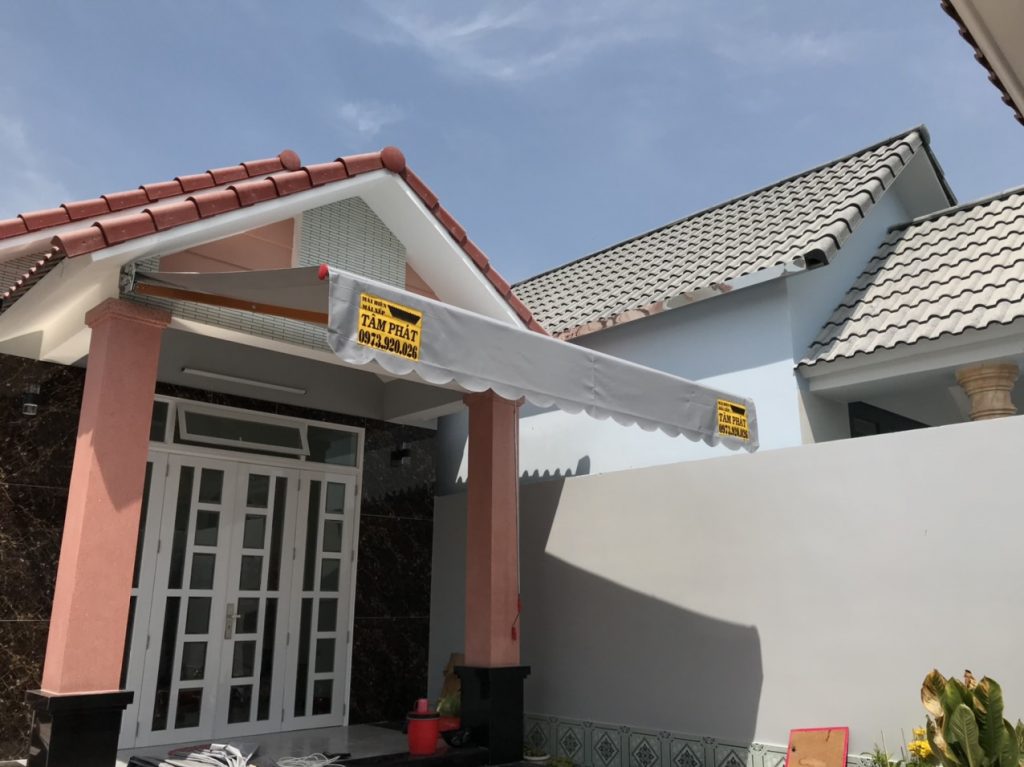 Mái hiên di động quay tay